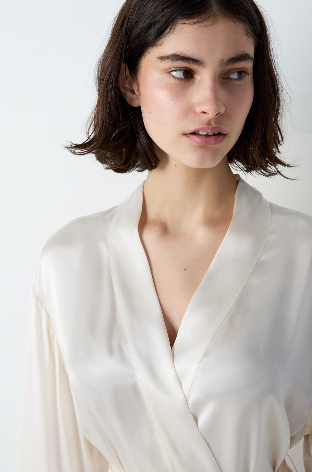 Silk Robe;${refinementColor}