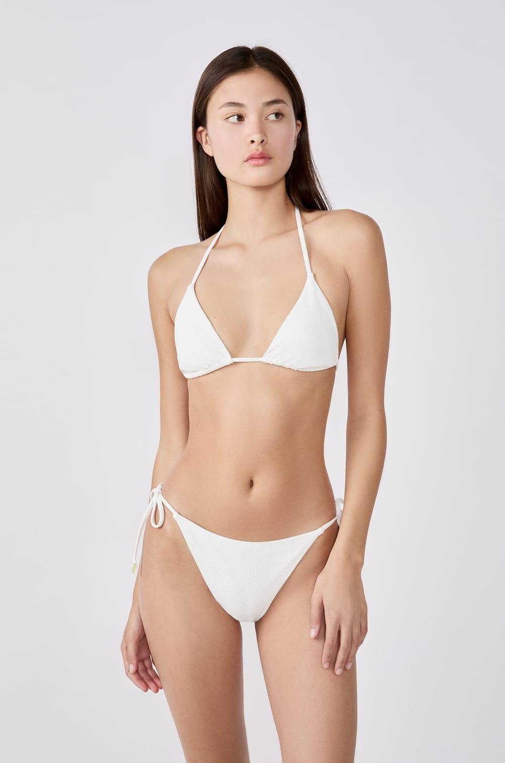 Trójkątny biustonosz bez fiszbin góra od bikini;${refinementColor}