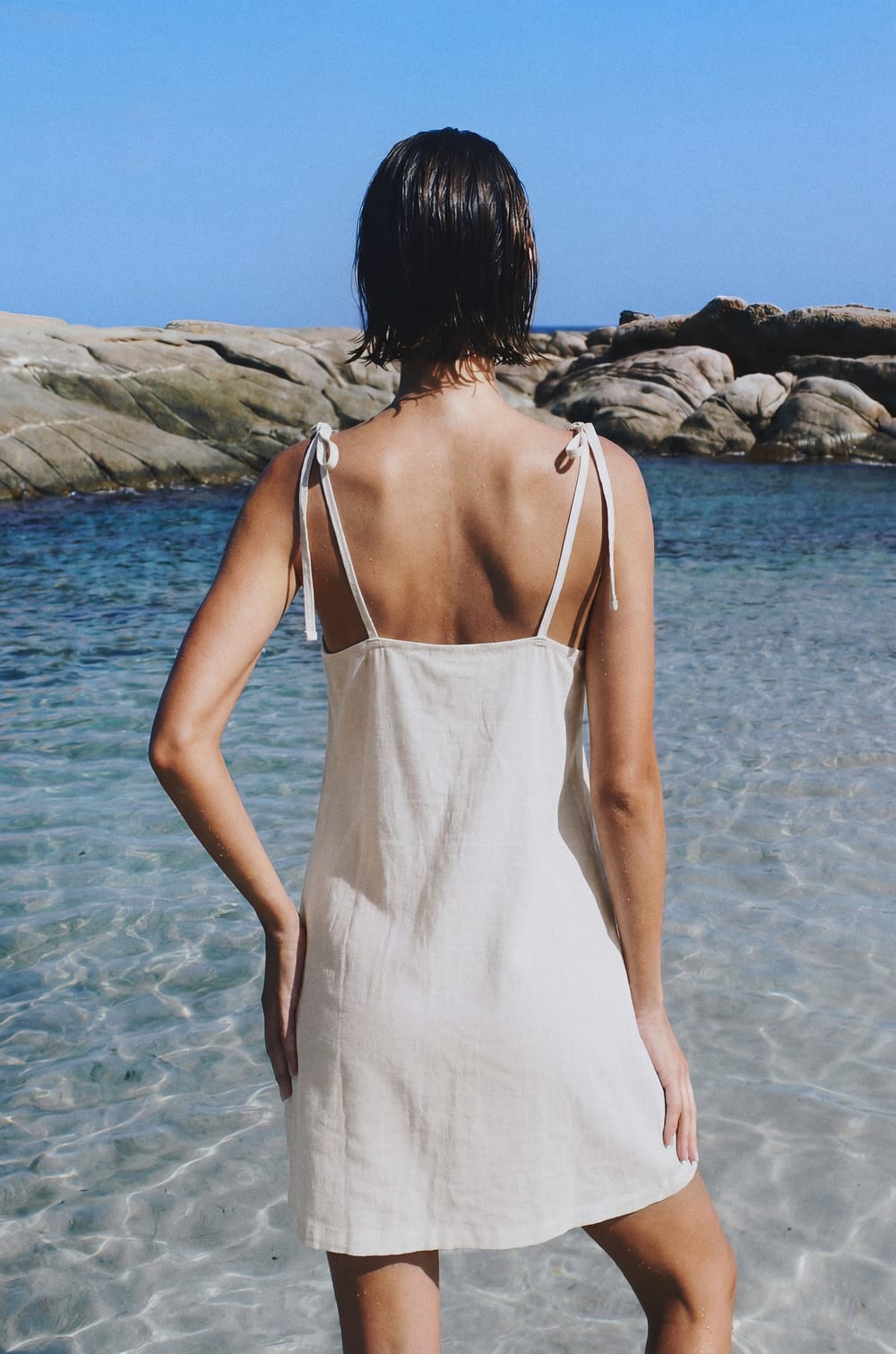 Robe &agrave; rayures et noeuds avec lin;${refinementColor}