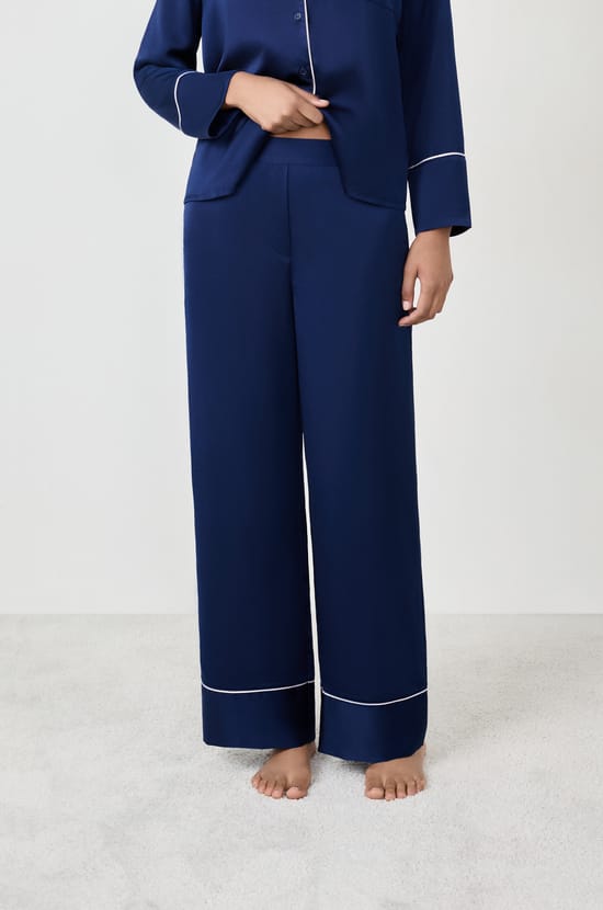 Pantalon de pyjama satiné;${refinementColor}