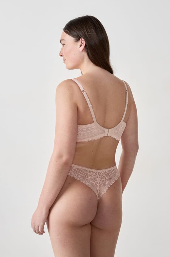 Soutien-gorge N.5 - Le coques fines plongeant sans armatures;${refinementColor}