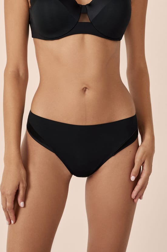 Tanga en microfibre satin&eacute;;${refinementColor}