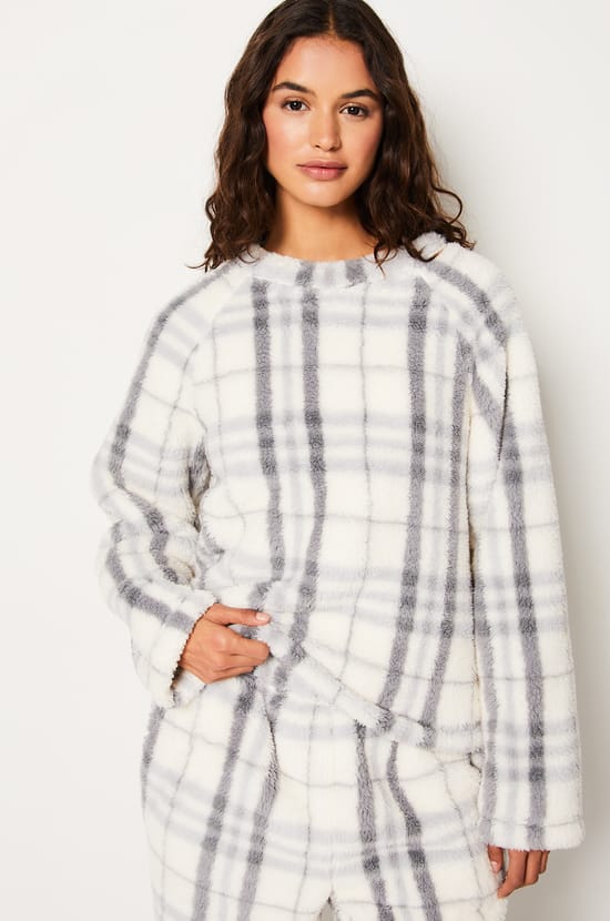 Sweat de pyjama polaire à carreaux;${refinementColor}