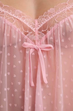 Transparante babydoll in tule met hartjesmotief;${refinementColor}
