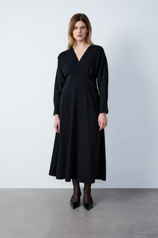 Long Flowing Dress;${refinementColor}