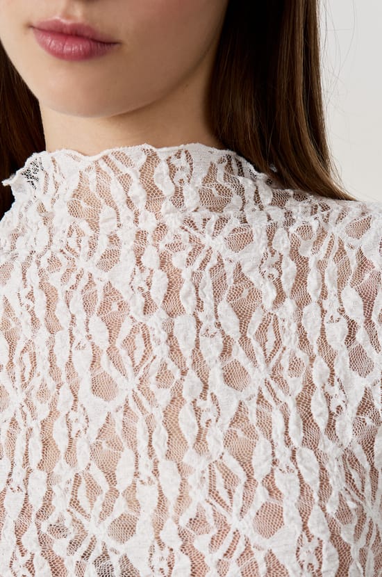 T-shirt en dentelle transparent;${refinementColor}