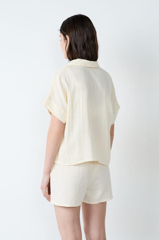 Short-sleeved cotton pyjama shirt;${refinementColor}