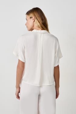 Chemise manches courtes satin&eacute;e;${refinementColor}