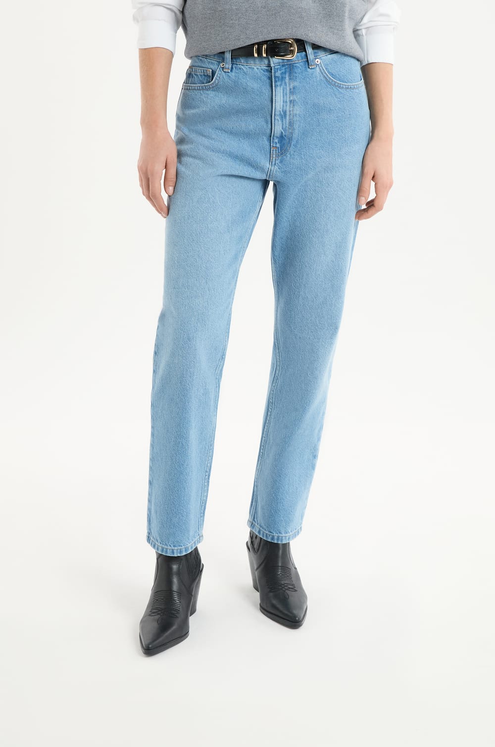 Straight Cut Jeans;${refinementColor}