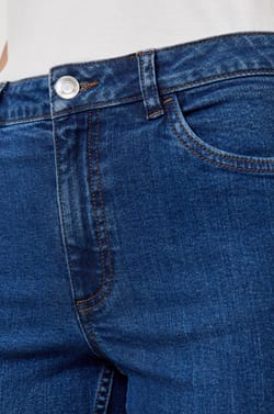 Jeans Gerader Schnitt;${refinementColor}