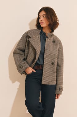 Manteau court avec laine &agrave; motif pied-de-poule et col montant;${refinementColor}