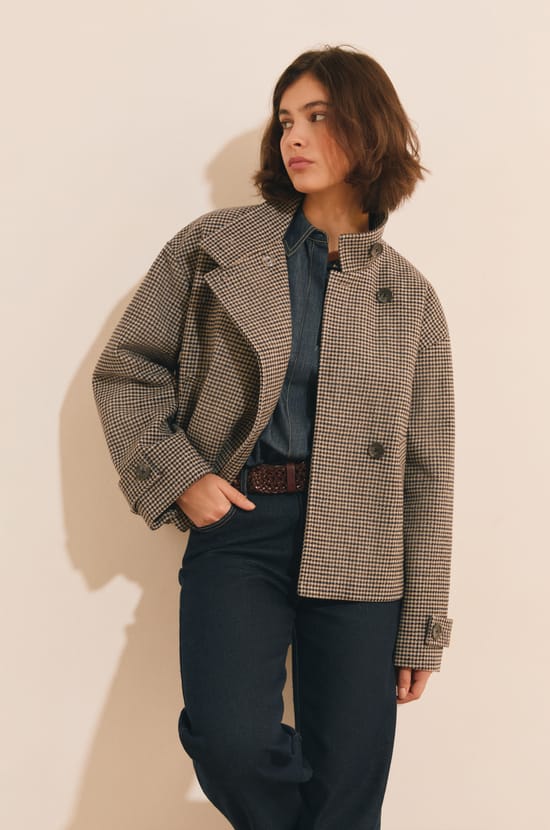 Manteau court avec laine &agrave; motif pied-de-poule et col montant;${refinementColor}