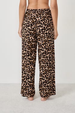 Leopard print pyjama trousers;${refinementColor}