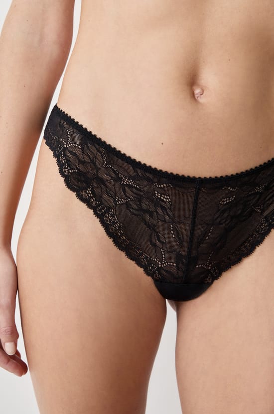 Tanga en dentelle;${refinementColor}