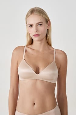 Soutien-gorge triangle sans armatures satin&eacute;;${refinementColor}