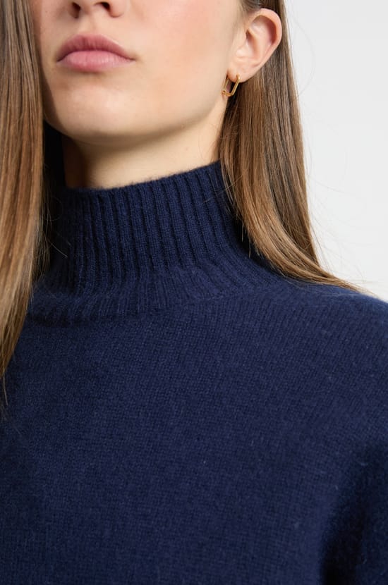 Robe courte en cachemire;${refinementColor}