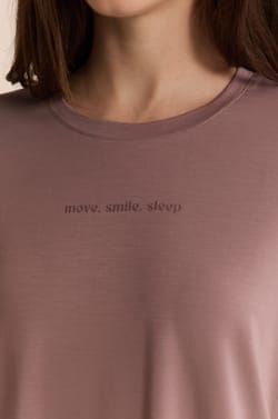 T-shirt de pyjama manches courtes r&eacute;alis&eacute; avec une fibre enrichie en Aloe Vera;${refinementColor}