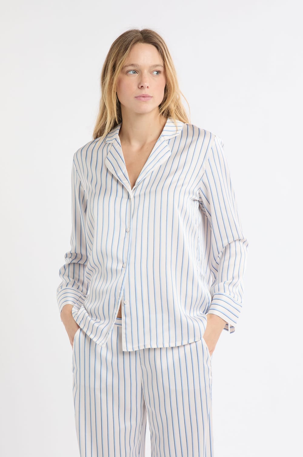 Chemise de pyjama à rayures en satin;${refinementColor}