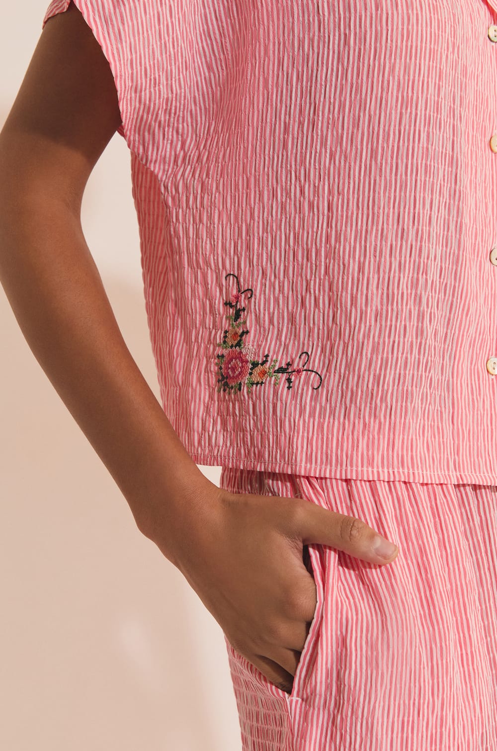 Pantacourt &agrave; rayures;${refinementColor}