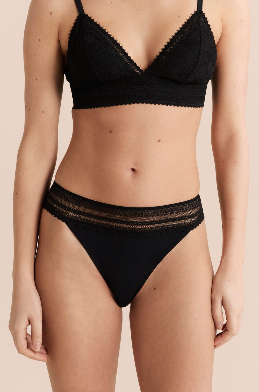 Majtki z koronki i mikrofibry;${refinementColor}