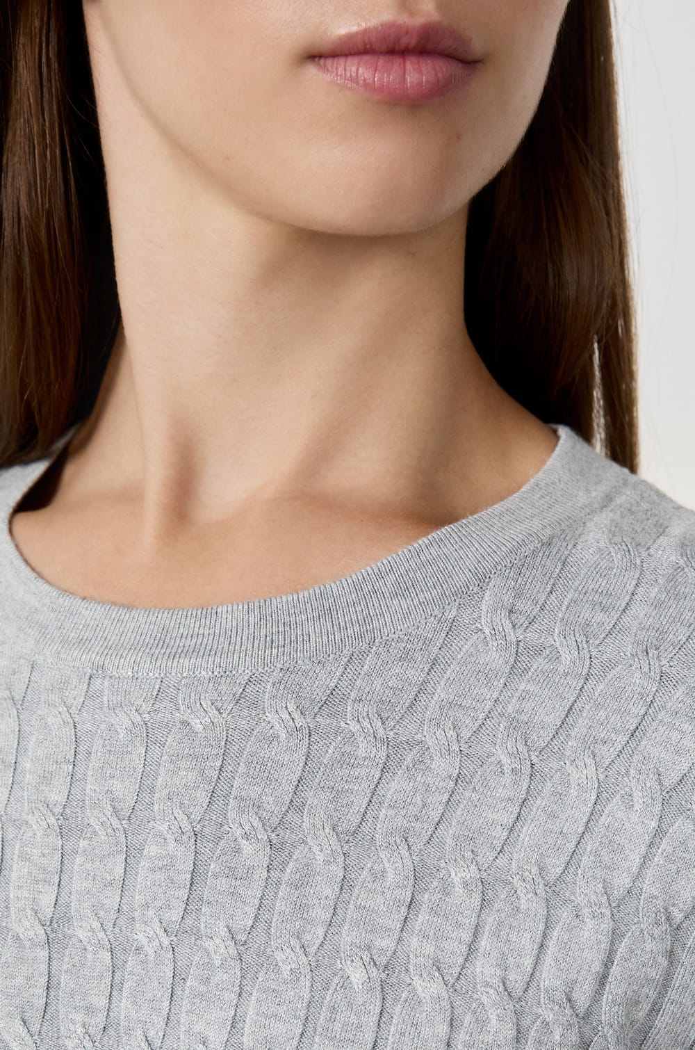 Round neck sweater;${refinementColor}