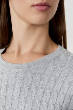 Round neck sweater;${refinementColor}