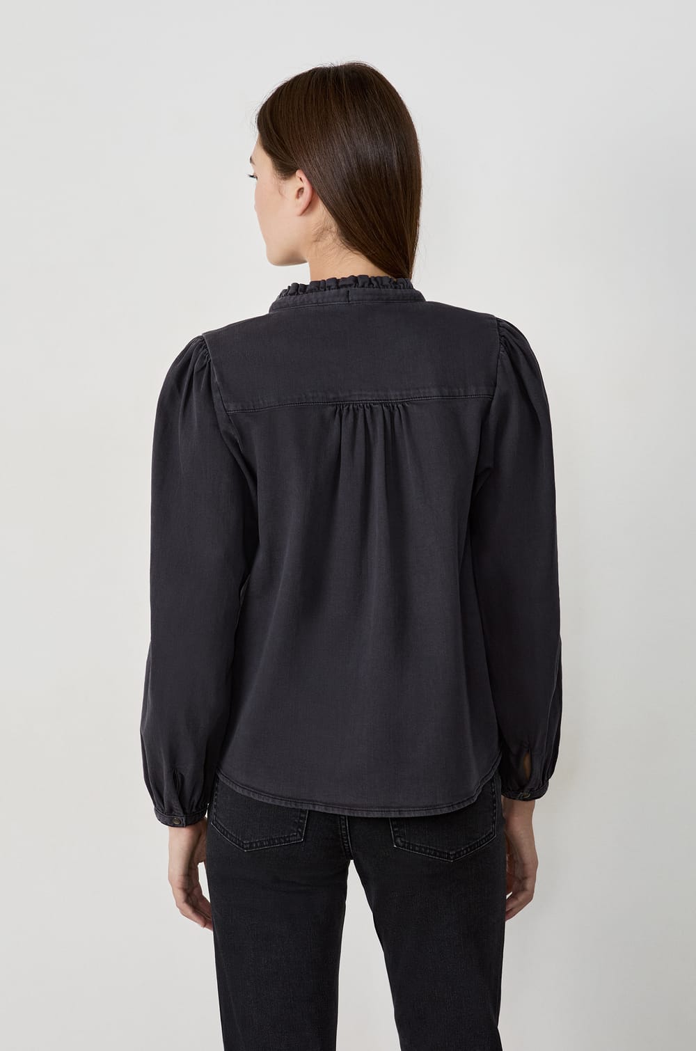 Chemise col V;${refinementColor}