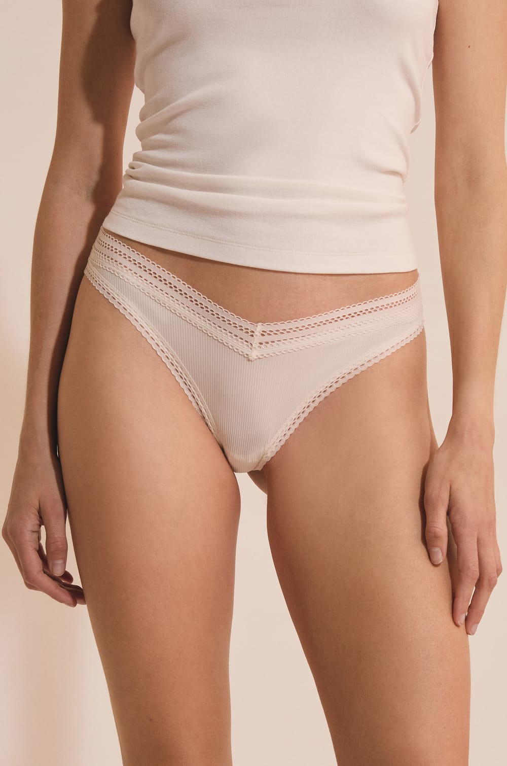 V-shape Tanga in Microfibre and Lace;${refinementColor}
