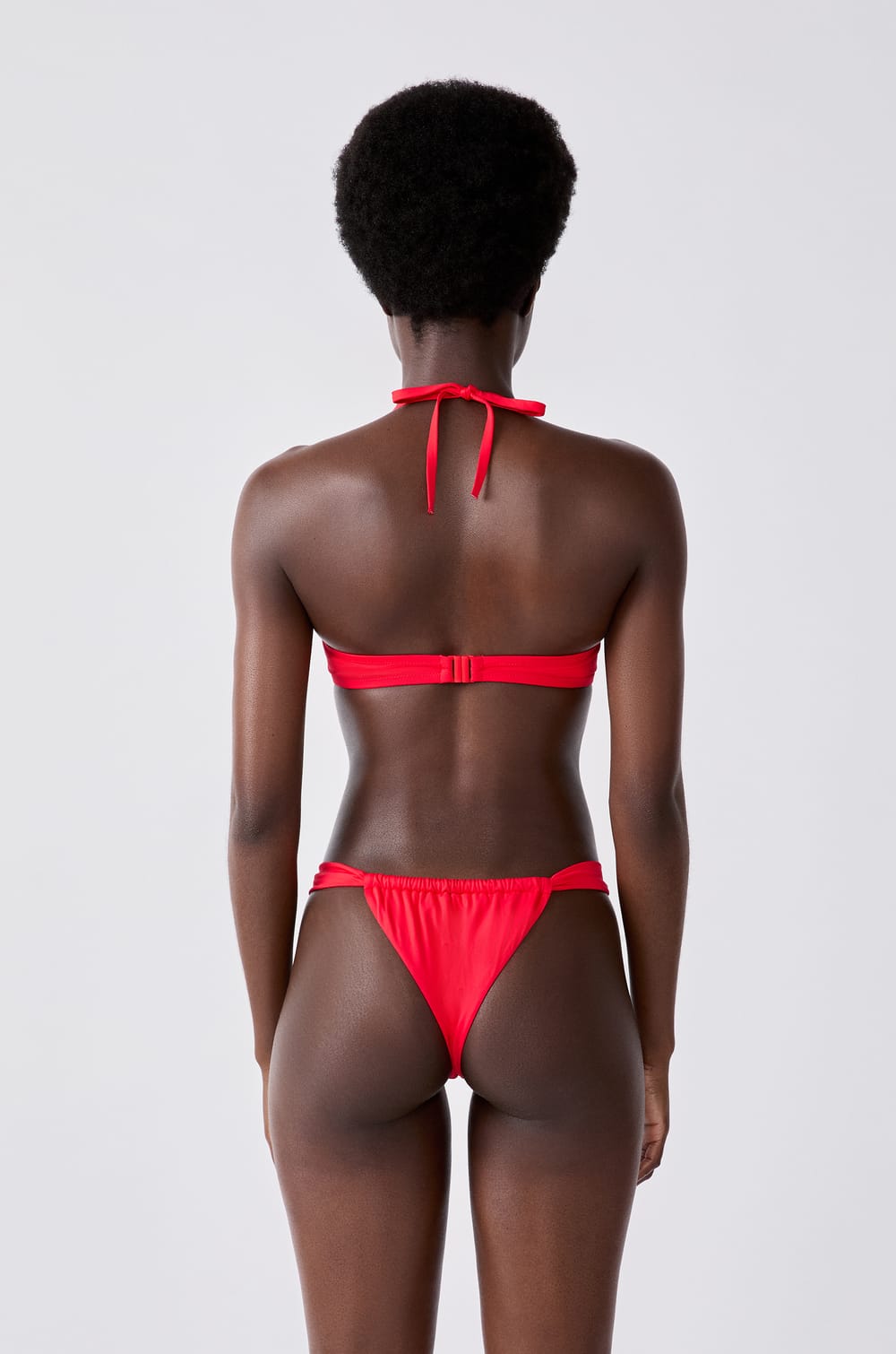 Brésilien high leg bas de maillot;${refinementColor}