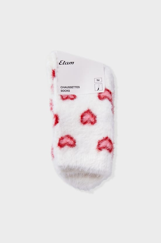 Chaussettes en grosse maille à motifs coeurs;${refinementColor}