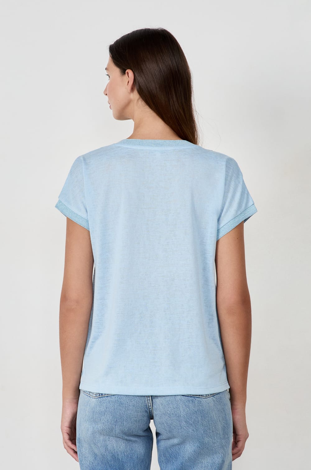 Short-sleeved V-neck T-shirt;${refinementColor}