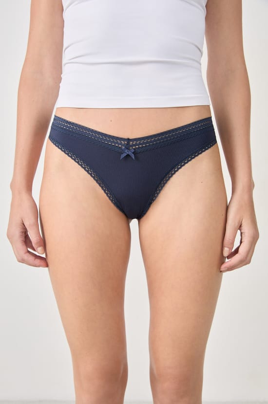 V-Shape Tanga aus Mikrofaser und Spitze;${refinementColor}