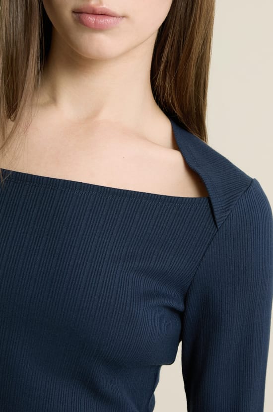 T-shirt manches longues encolure carr&eacute;e;${refinementColor}