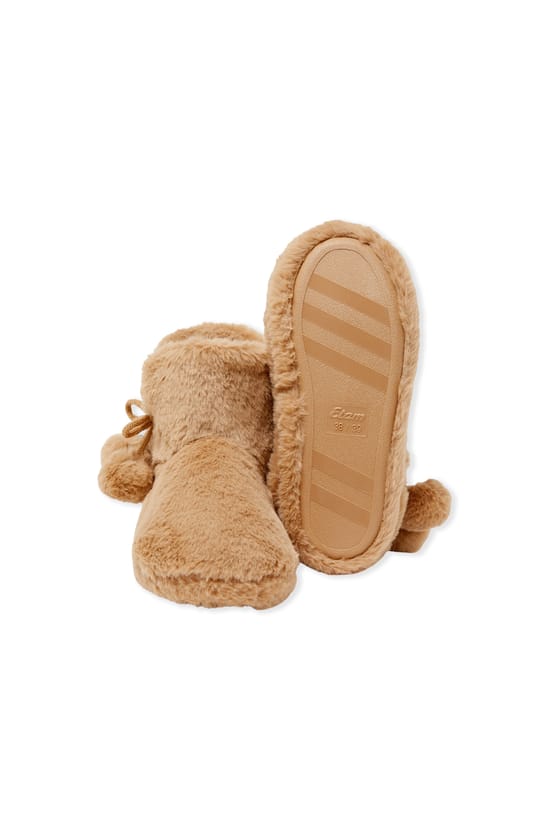 Chaussons bottines avec pompons;${refinementColor}