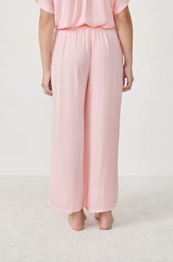 Pantalon satiné 7/8 coupe large;${refinementColor}