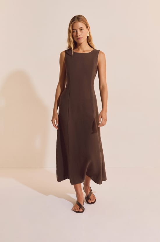 Robe longue sans manches;${refinementColor}