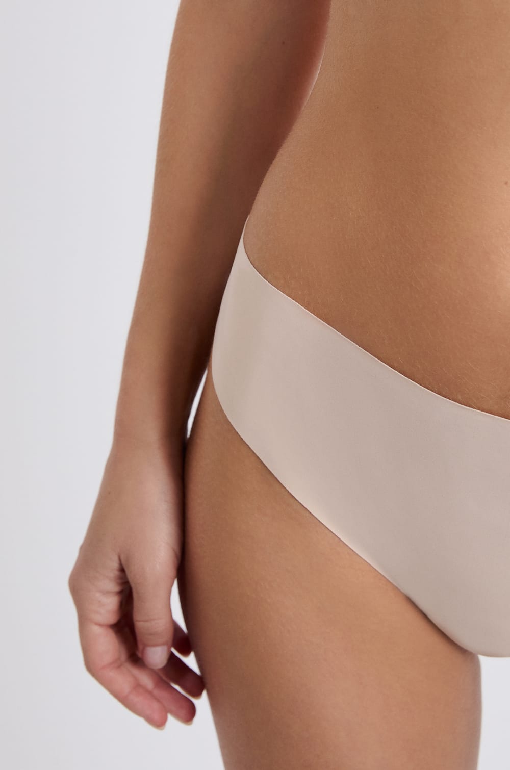 Microfibre Thong;${refinementColor}