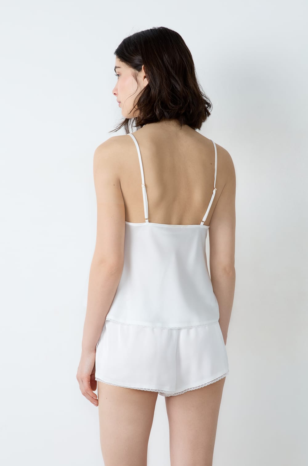 Top satinado con detalles de encaje;${refinementColor}