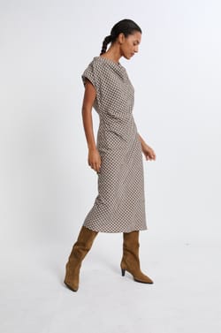 Robe longue à carreaux;${refinementColor}