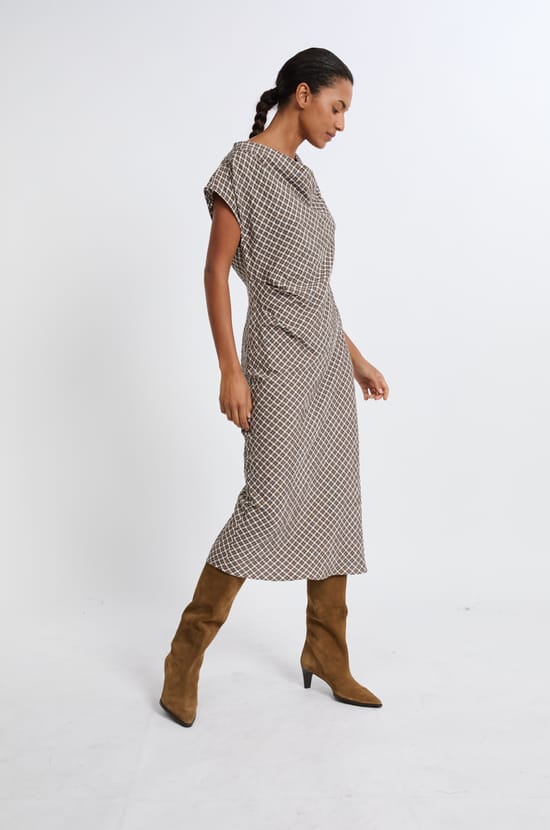 Robe longue à carreaux;${refinementColor}