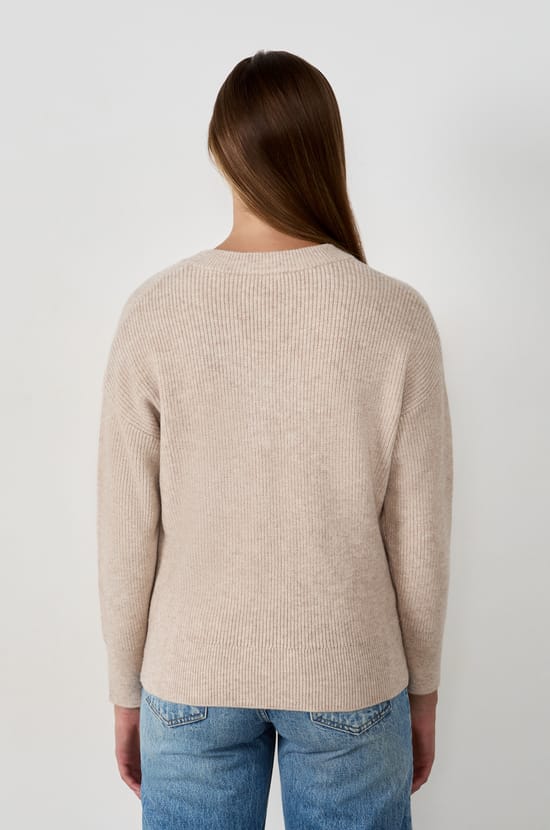 Long-sleeved V-neck sweater;${refinementColor}