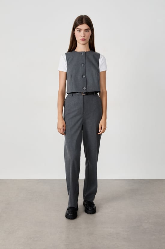 Short sleeveless cardigan;${refinementColor}