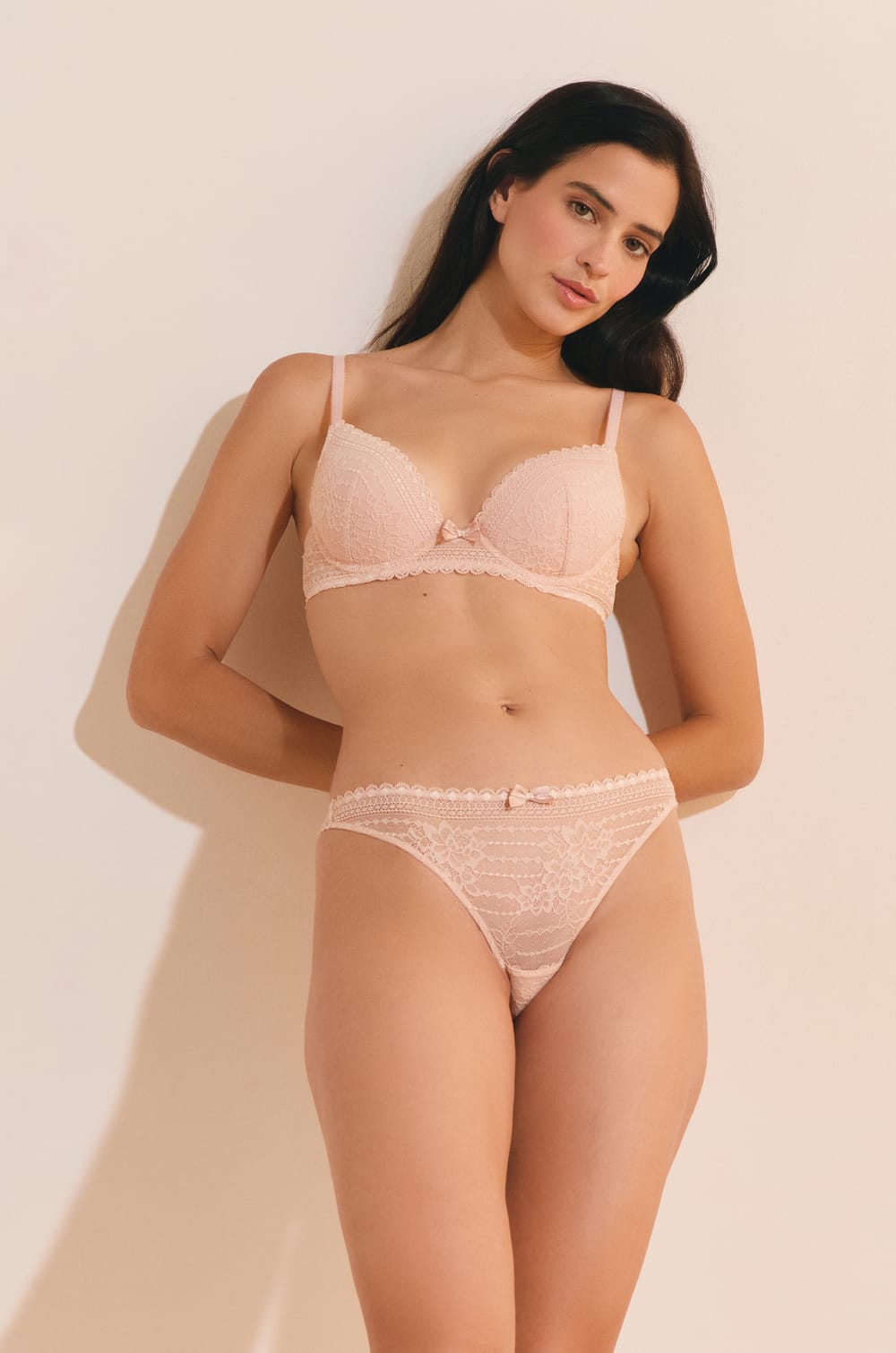 Tanga aus Spitze;${refinementColor}