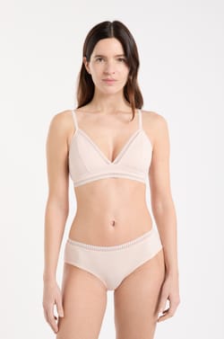 Wireless Triangle Bra with Removable Cotton Pads;${refinementColor}