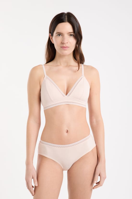 Wireless Triangle Bra with Removable Cotton Pads;${refinementColor}