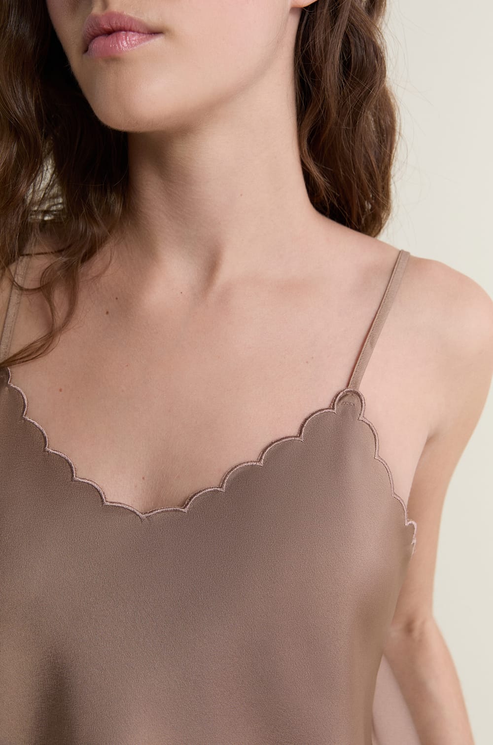 Caraco satin&eacute;;${refinementColor}