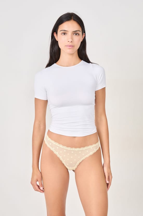 Tanga en dentelle à motifs;${refinementColor}