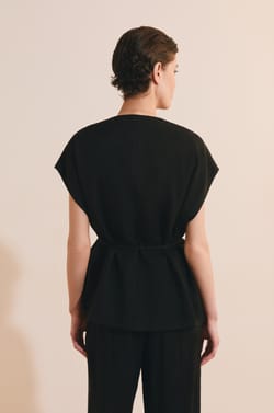 Veste kimono sans manches;${refinementColor}