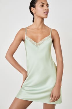 Nuisette en soie détails dentelle;${refinementColor}