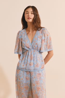 Blouse col v &agrave; motifs;${refinementColor}